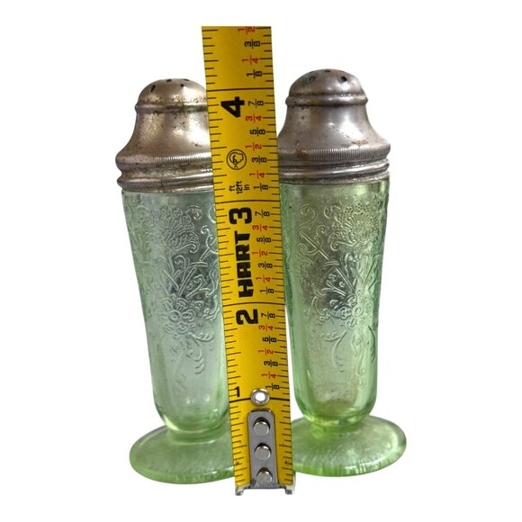 Vintage 1930s Hazel Atlas Royal Lace Uranium Green 4" Salt Pepper Shaker Pair - Picture 5 of 12